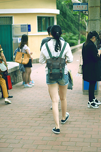 我只是一个人停停走走。