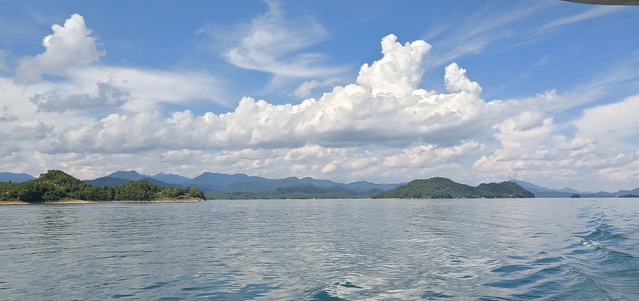 蓝天白云绿水青山
