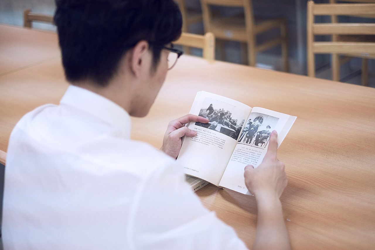 多读书多看报,少谈恋爱多睡觉