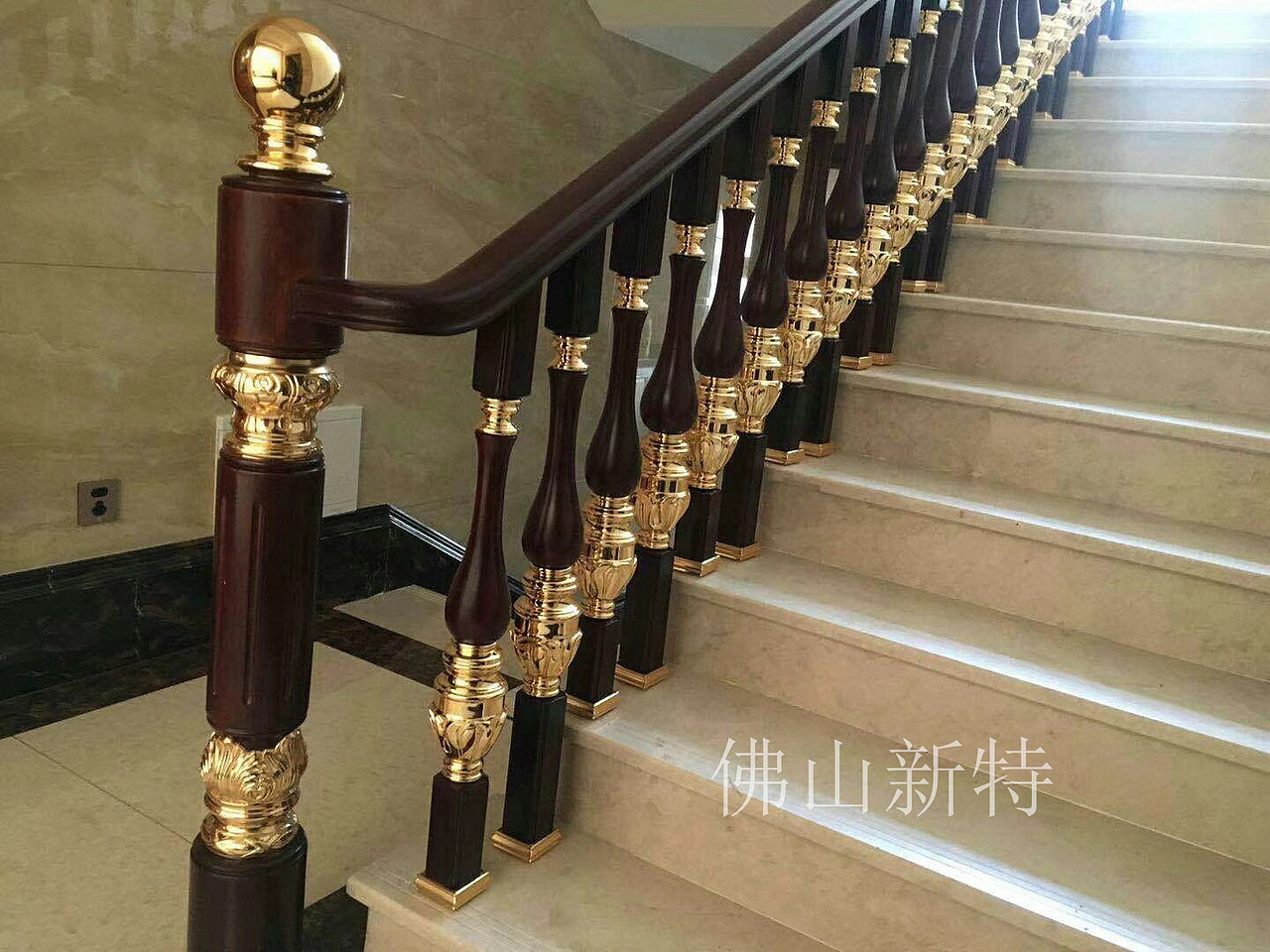 现代家居铝艺单支楼梯栏杆美观又实用