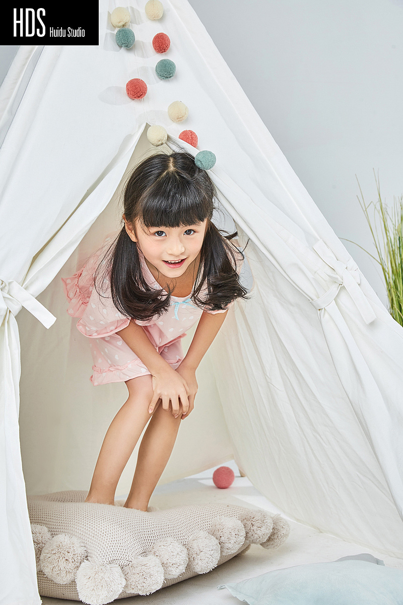 儿童小女孩童装模特家居服室内布景拍摄