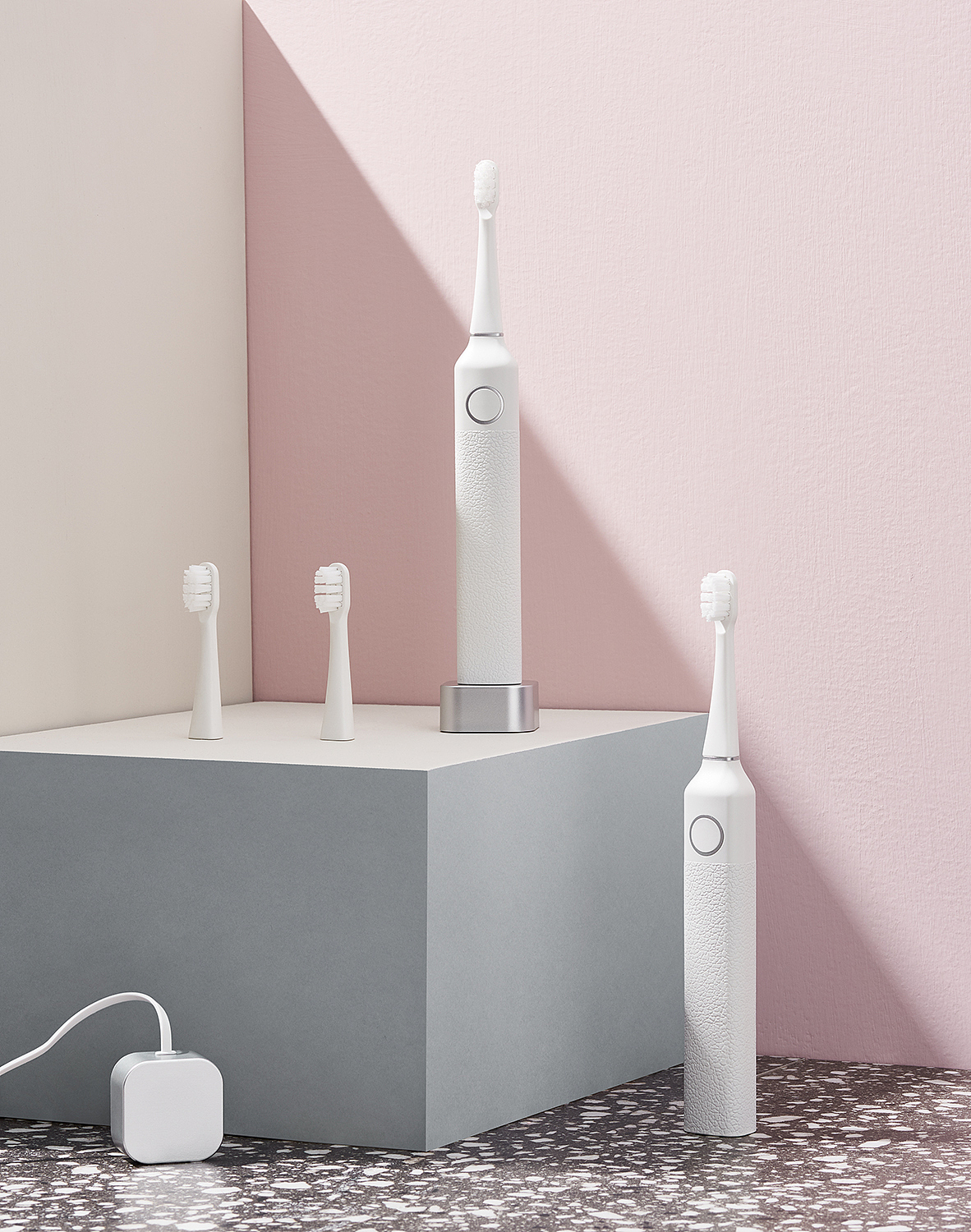 电商--花上黑白电动牙刷（图ZMTQyNzg5NTcy） - 产品摄影 - 站酷设计师gwstudio原创素材 - 站酷ZCOOL