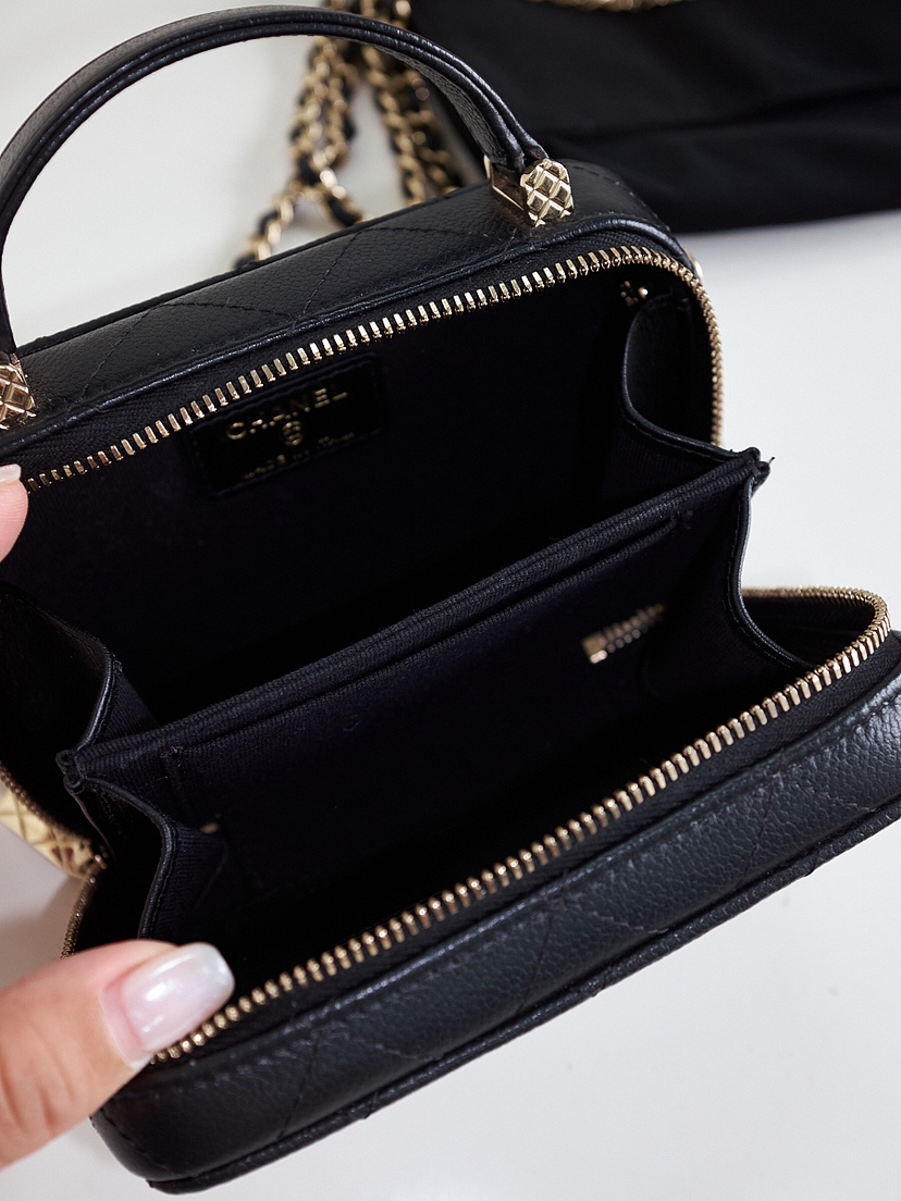 Chanel 荔枝牛皮相机包