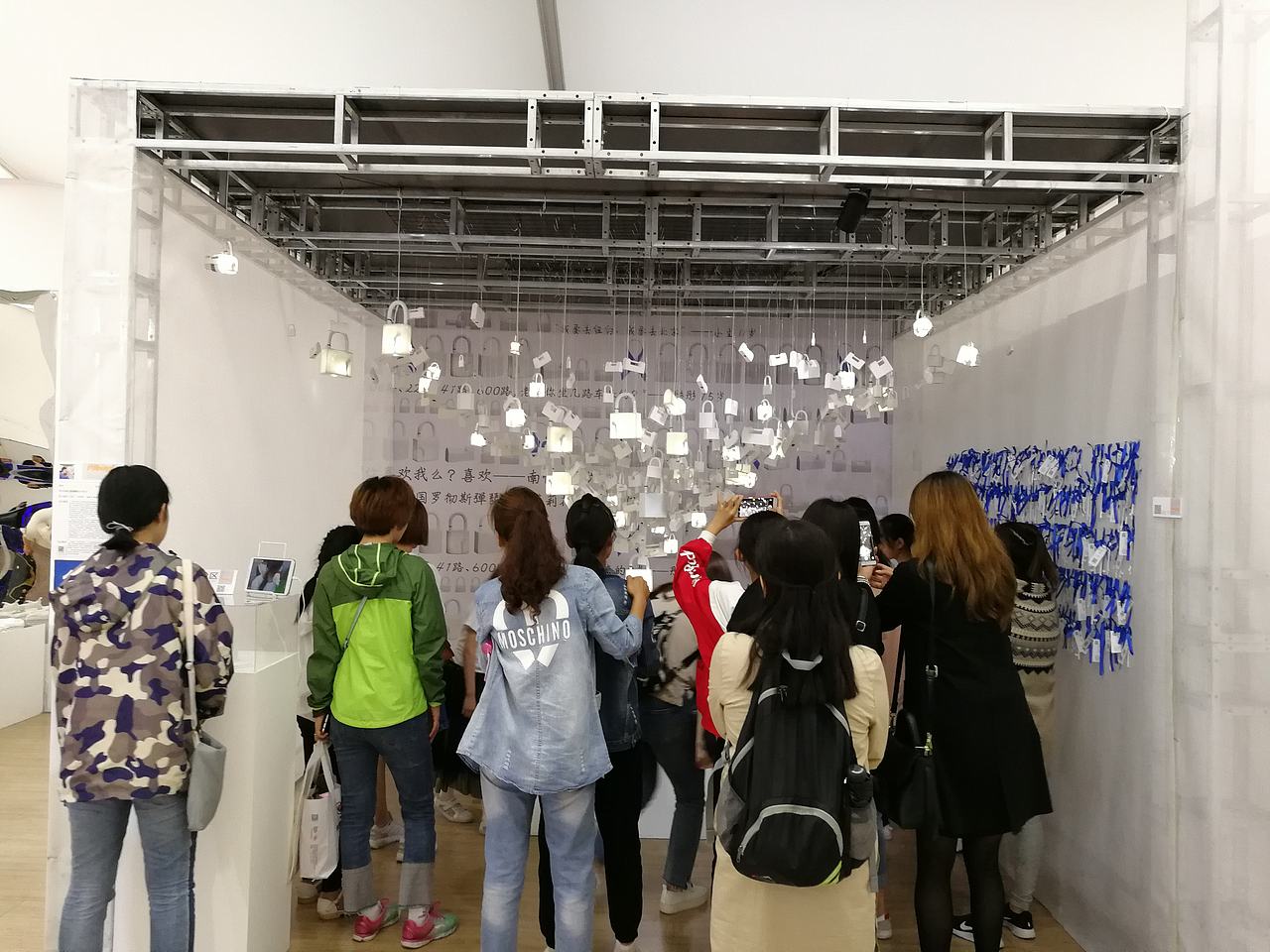 西安美术学院葛鹏涛《我不属于这里》 #青春答卷2018#(图ZMTE1ODA3NzE2) - 实验艺术 - 站酷设计师葛鹏涛geerart原创素材 - 站酷ZCOOL