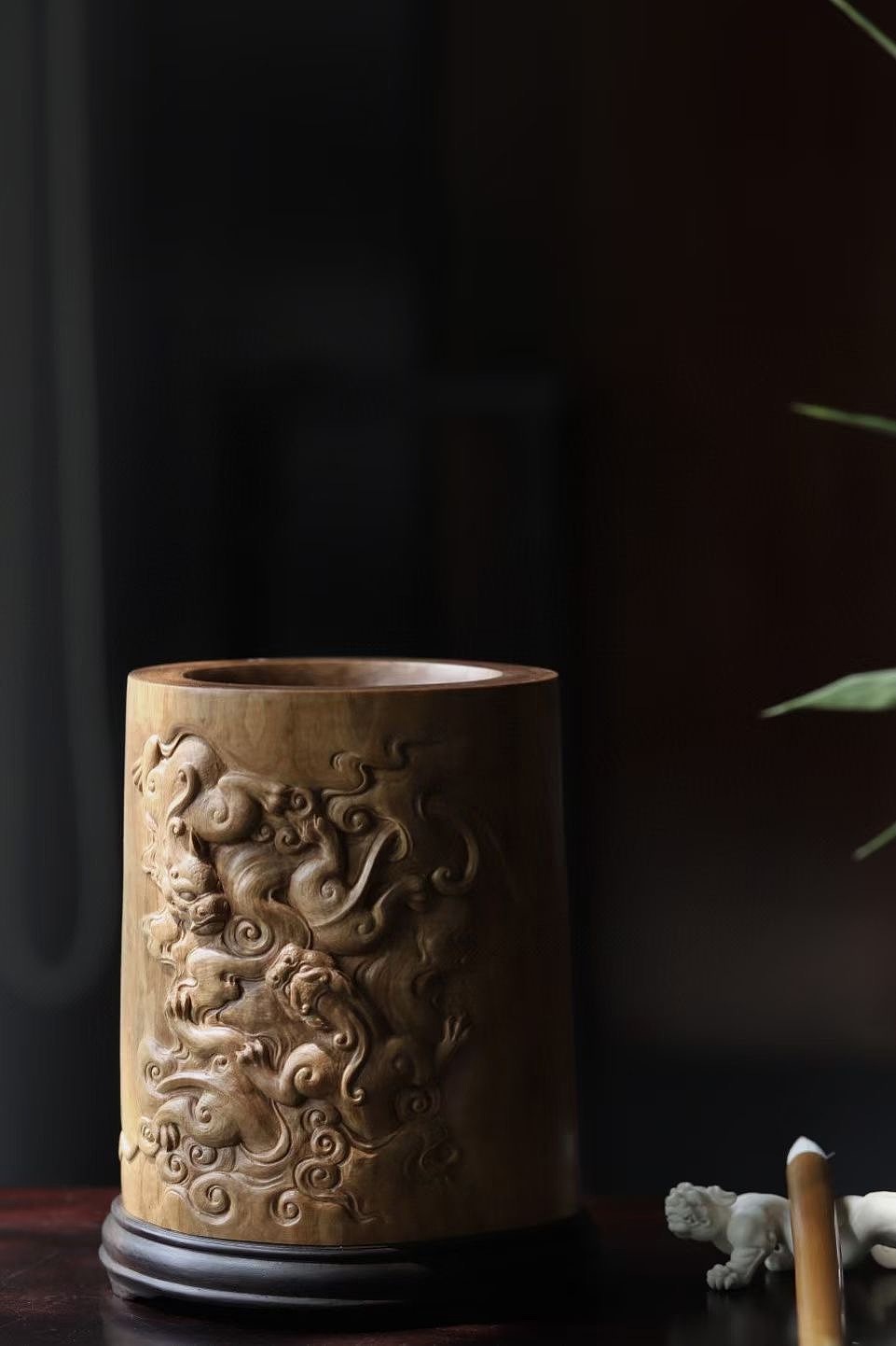 老山檀 | 螭龙笔筒