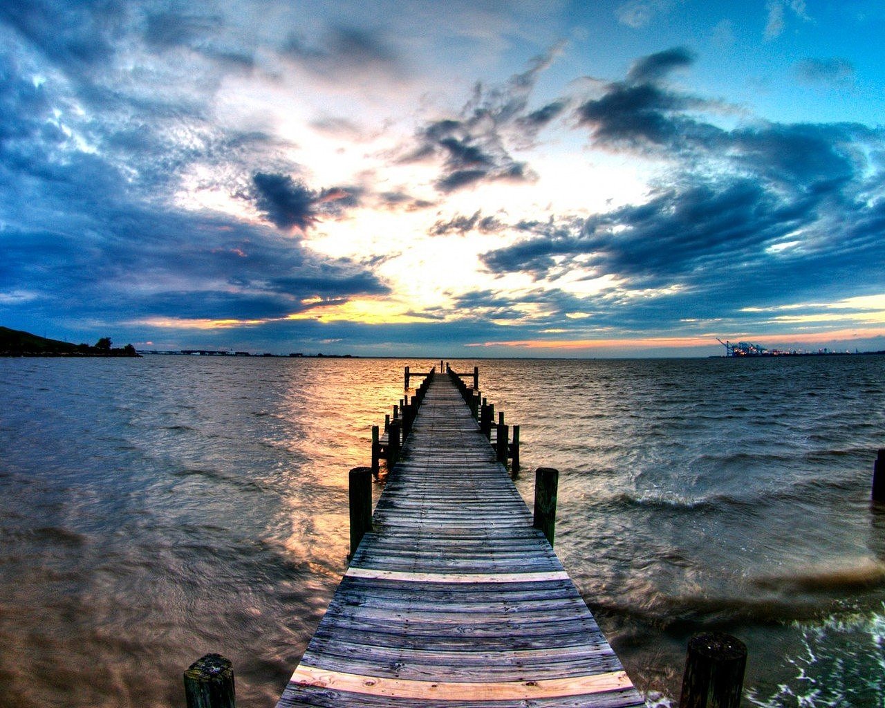 做东西前喜欢照几张有意境的图看看,找找感觉,实际上就是磨叽、腻歪。