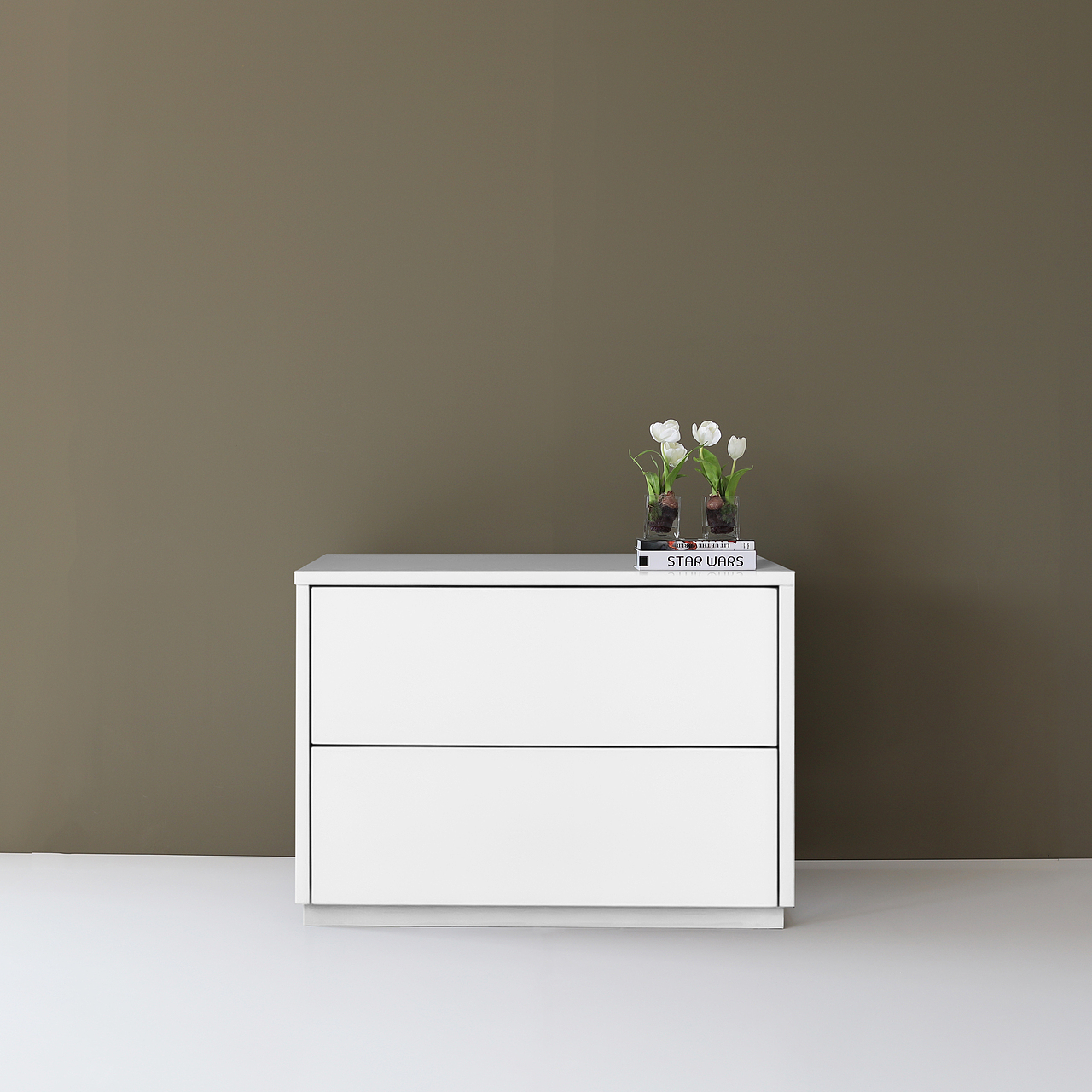 拍的一组新品白色柜类家具实拍精修合成