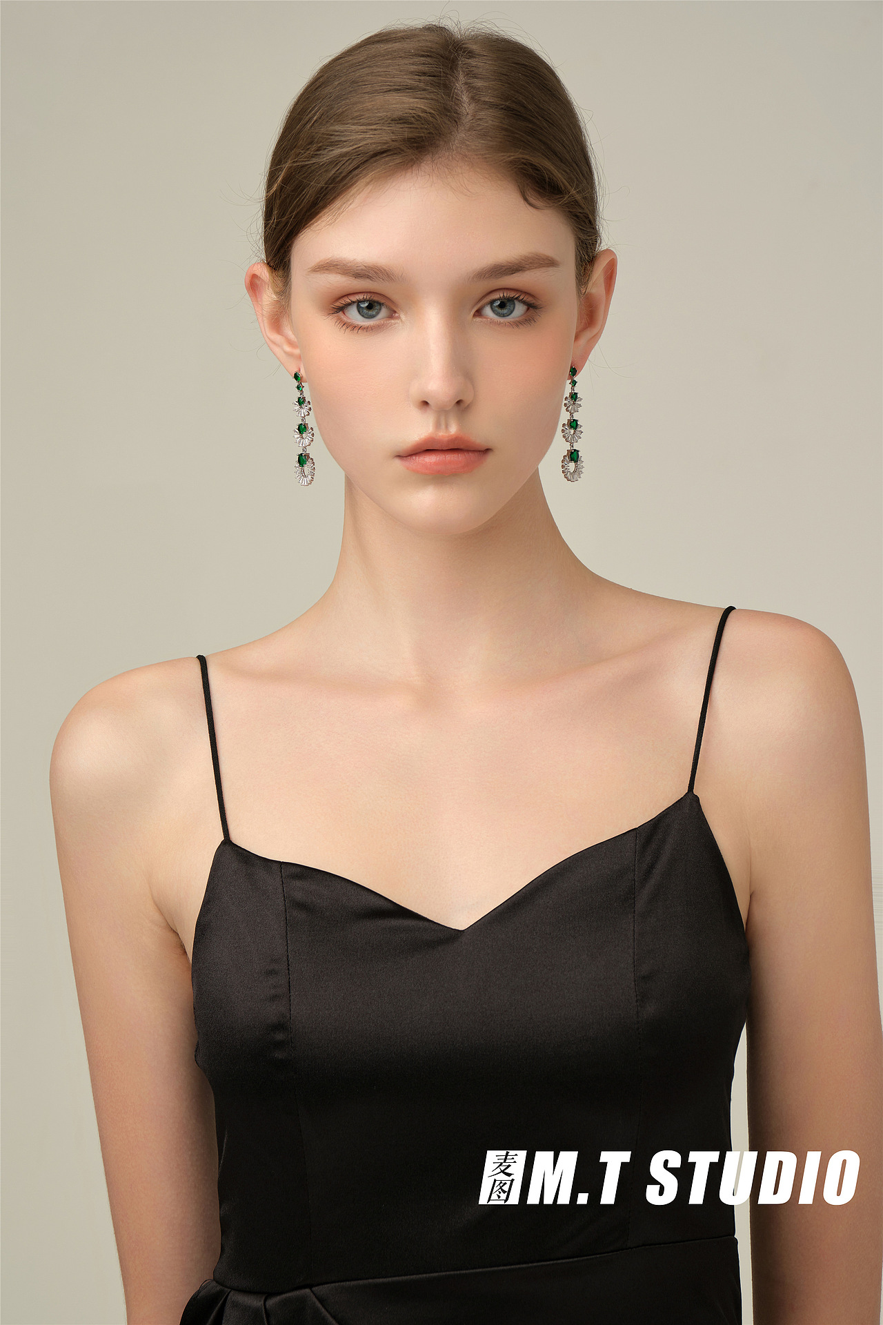 外模气质高级感女外模特耳钉珠宝首饰摄影全国接单寄拍（图ZMzM1NzExNjEy） - 人像摄影 - 站酷设计师麦图商业摄影原创素材 - 站酷ZCOOL