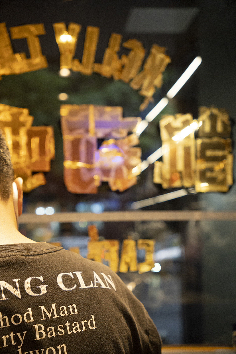 咖啡馆没有门头靠什么吸引路人?