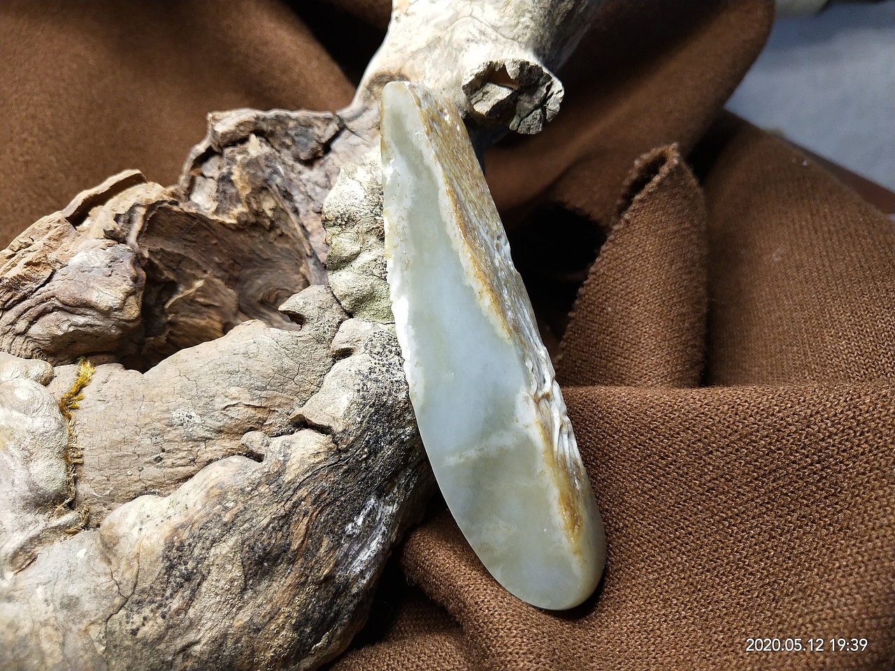 籽料年年有余西域玉雕大师许像元玉雕作品俏色手玩件