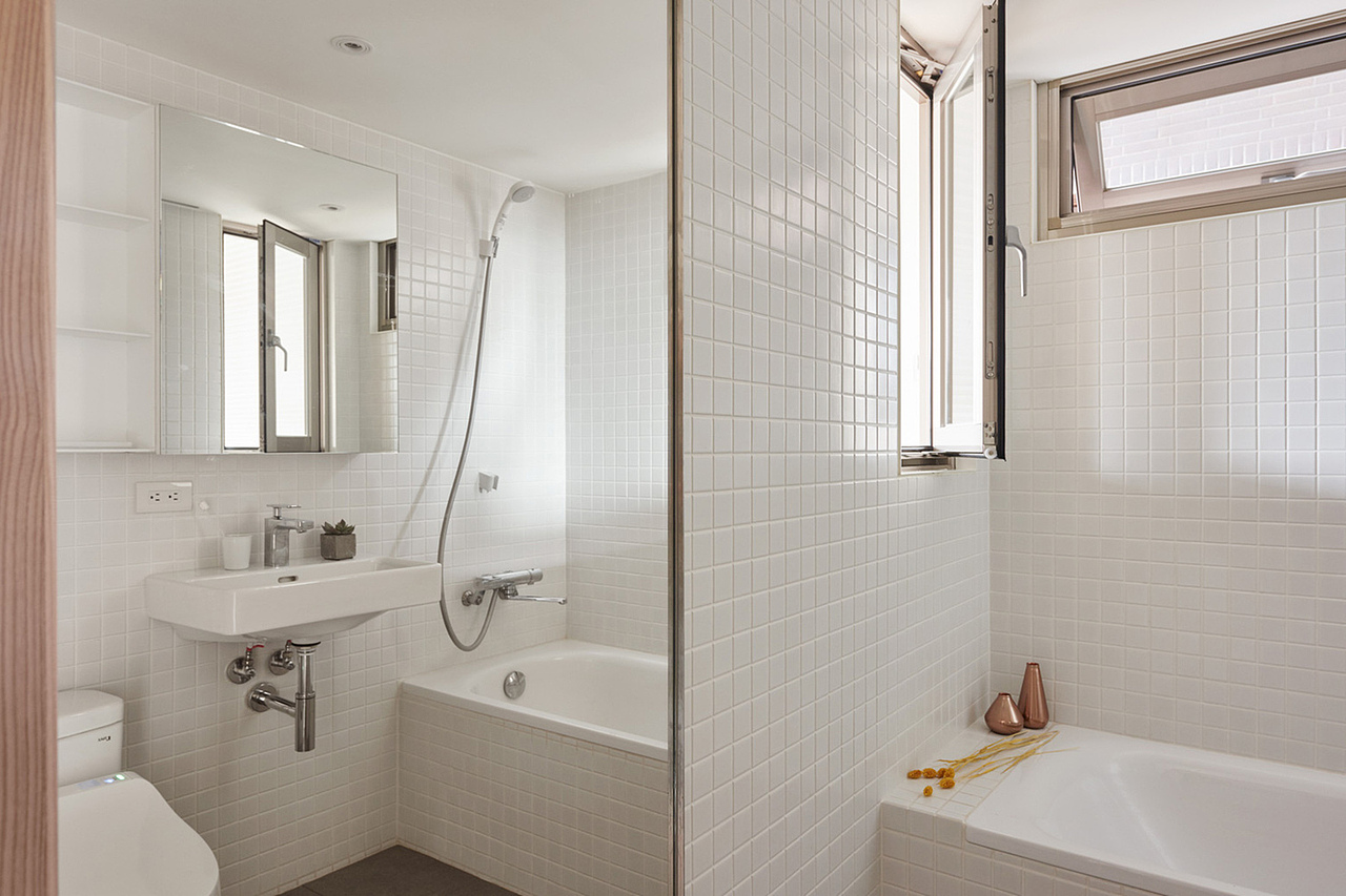 泡个舒服的热水澡,并好好睡上一觉,是回到家的重要仪式。所以卫生间放弃了淋浴间而是选择了让生活更具品质的浴缸。