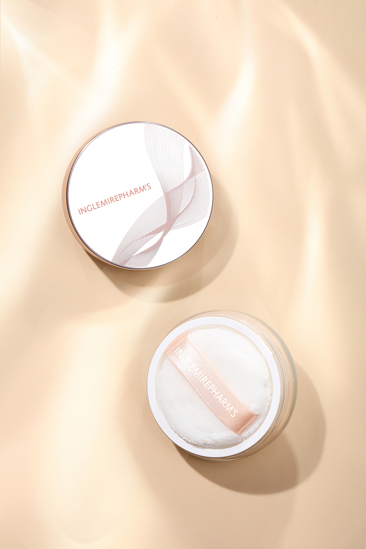 简约高级光影 / 化妆品创作 / 定妆散粉