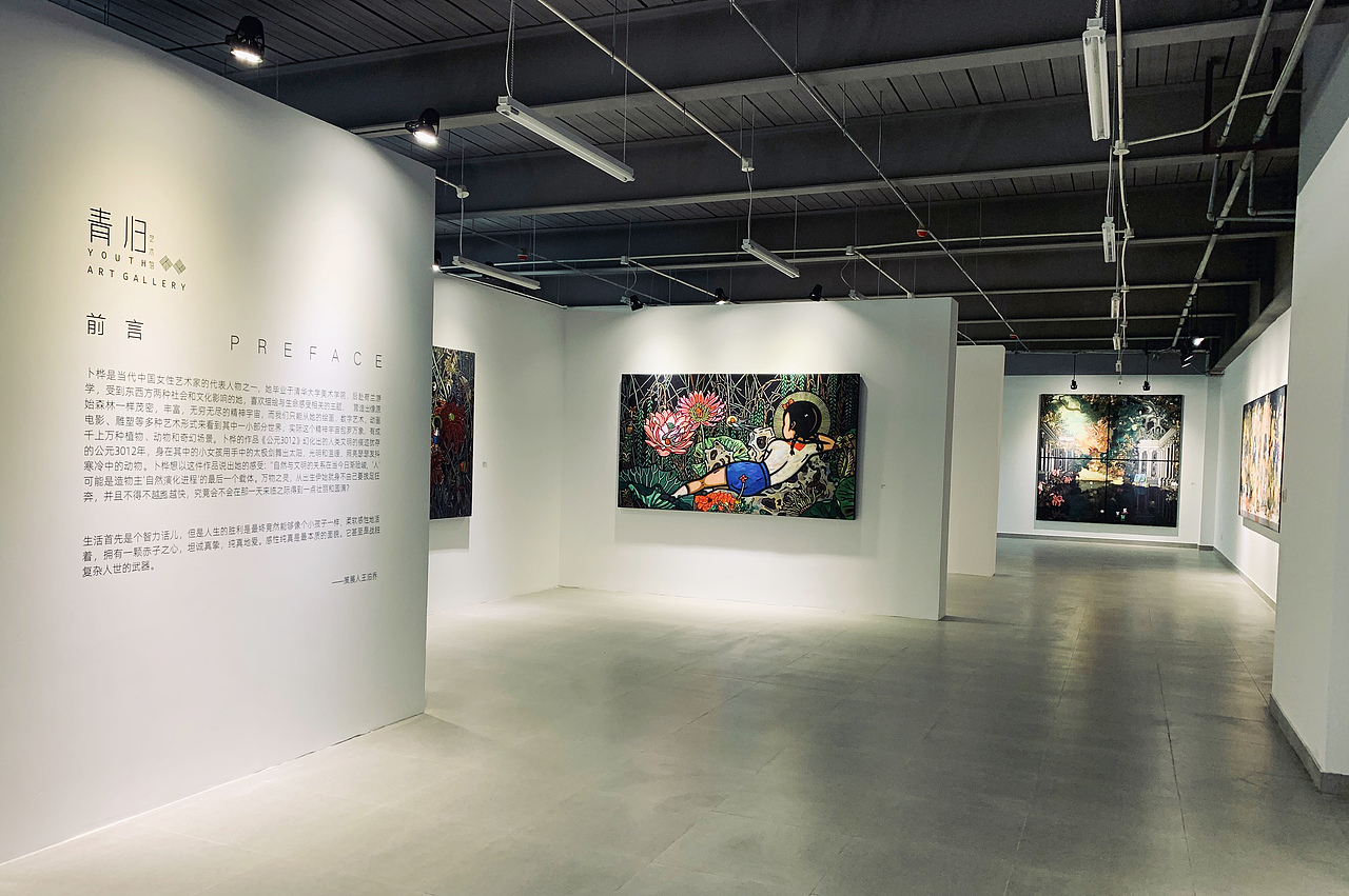 经典的中轴布局从营销中心贯穿于会所,让规则、秩序奠定空间的基础,同时以大体量的序列关系不断强化进入者内心的仪式感,深入确立品牌的感染力。