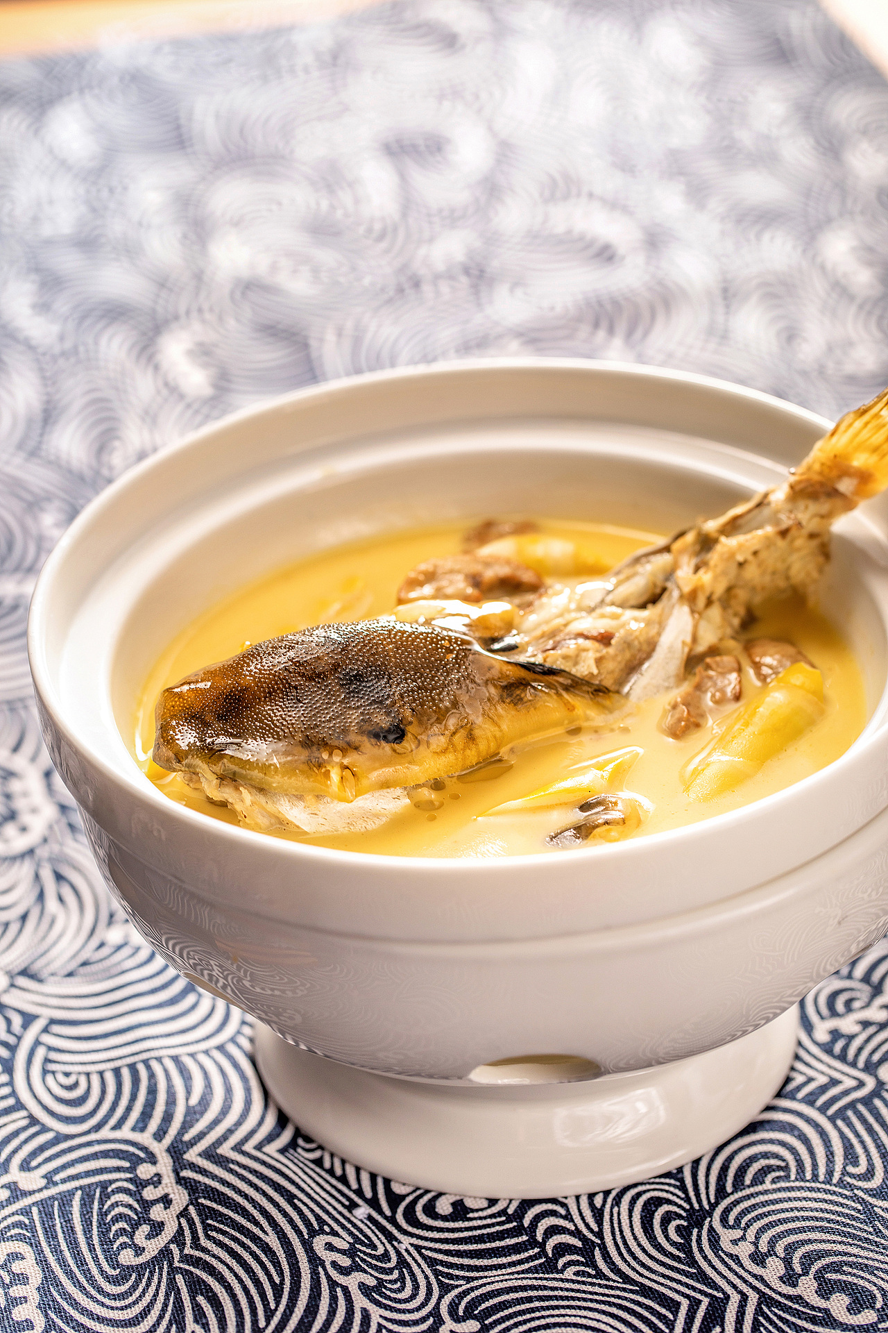 正是河豚欲上时