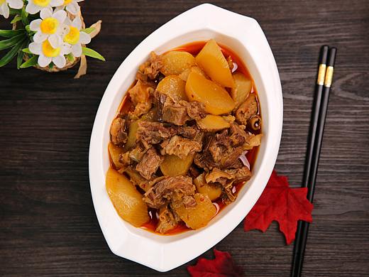 红烧萝卜牛腩