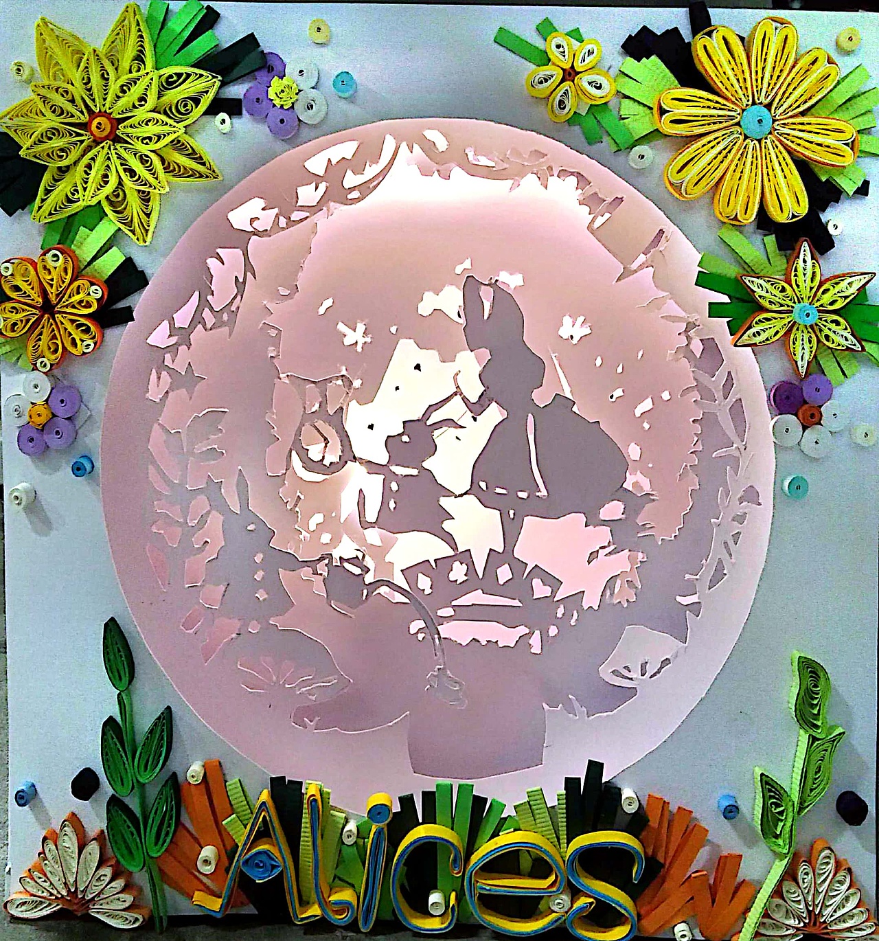 纸雕+衍纸《爱丽丝梦游仙境》（图ZMzAxNTI3Nzg0） - 工艺品设计 - 站酷设计师我真的嘎嘣脆原创素材 - 站酷ZCOOL