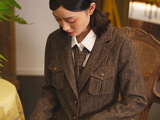 咖啡色羊毛格纹西服套装
