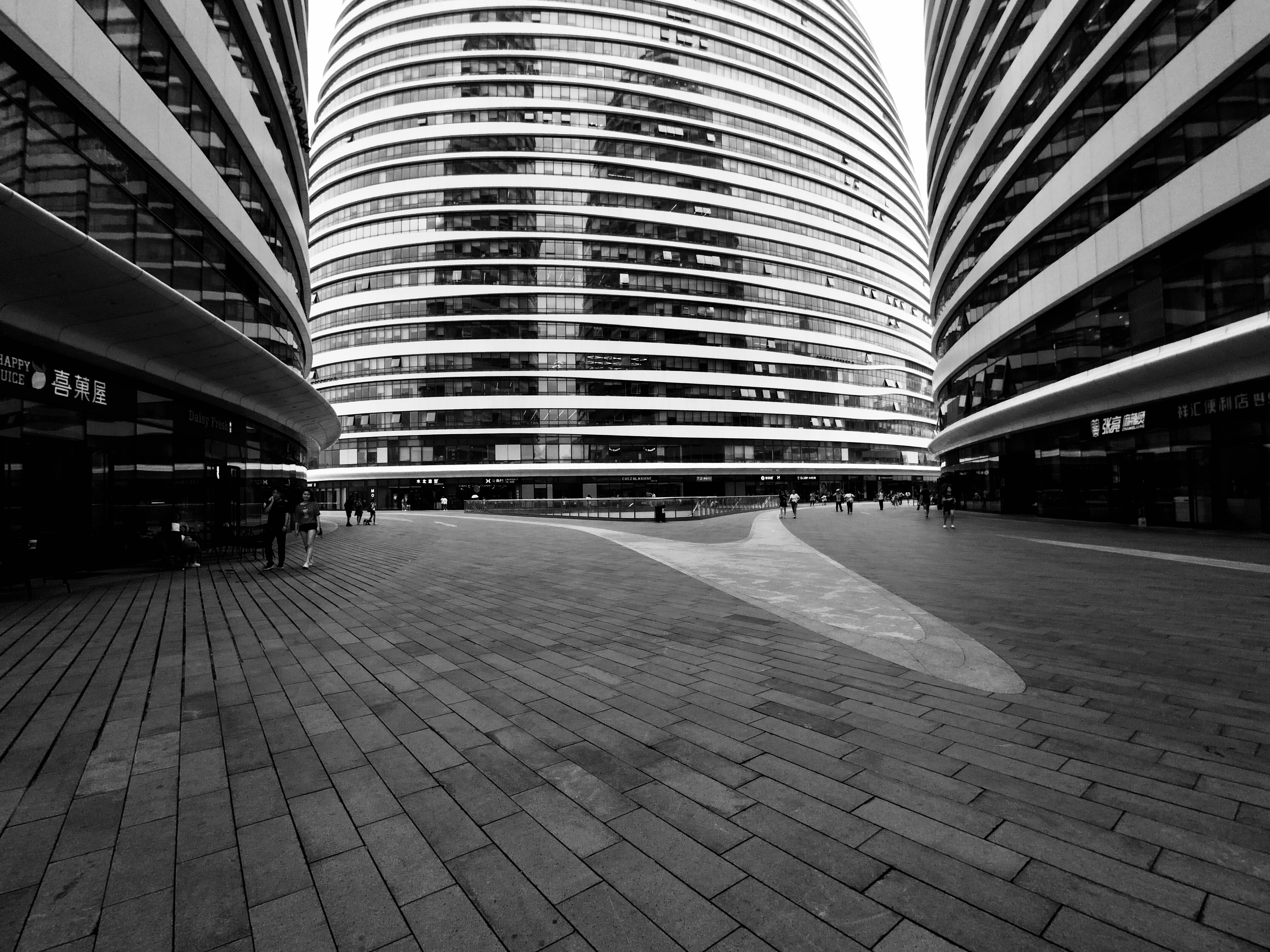 望京soho雨中|摄影|环境/建筑摄影|仰天大笑出门去3_原创作品-站酷