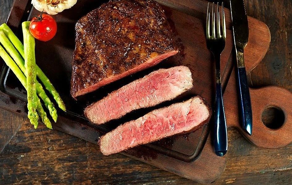 广东餐厅设计【艺鼎品牌全案·禧牛炙造】（图ZMTk1NjI2MTAw） - 家装设计 - 站酷设计师艺鼎装饰设计原创素材 - 站酷ZCOOL