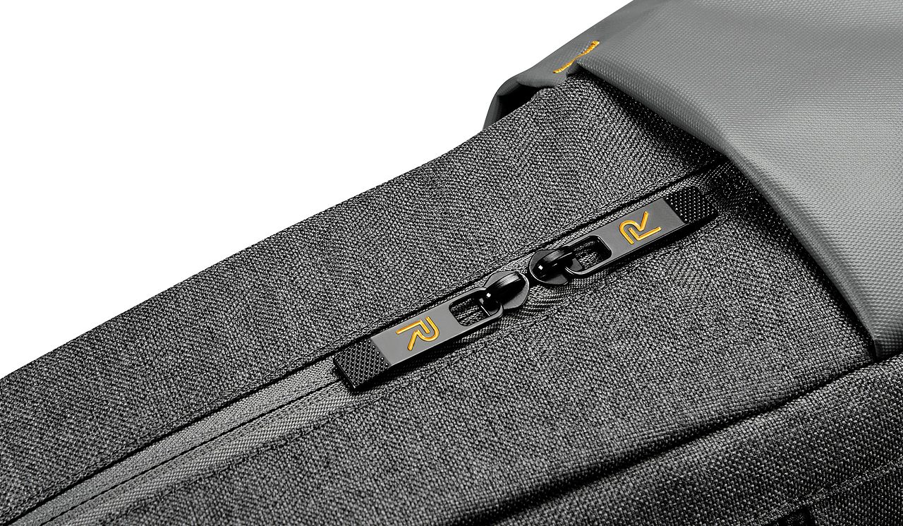 背包白底静物拍摄