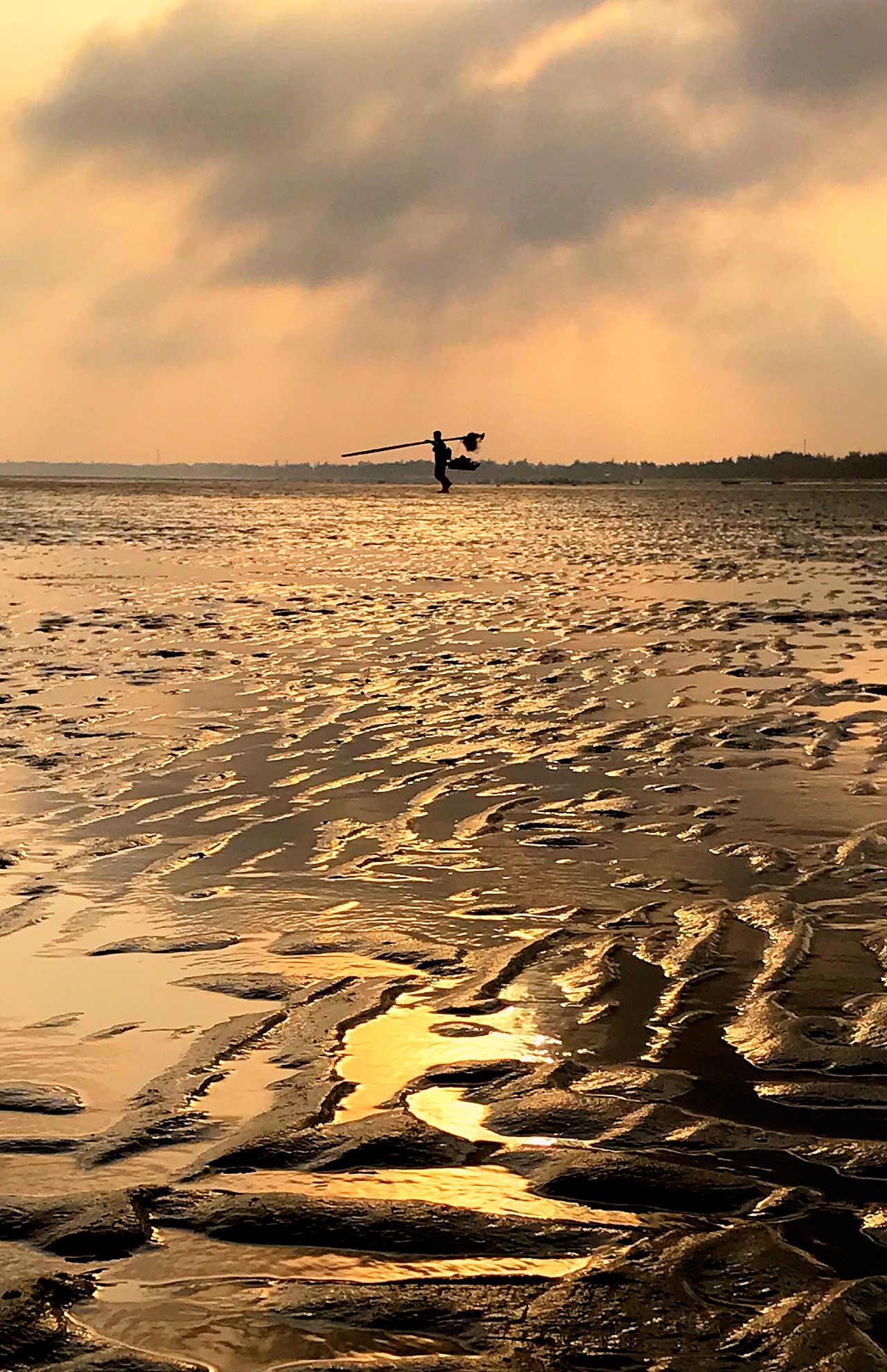《夕陽餘暉下趁海人》（图ZMTEyMzY3NzQ0） - 人文/纪实摄影 - 站酷设计师歸零_開始原创素材 - 站酷ZCOOL