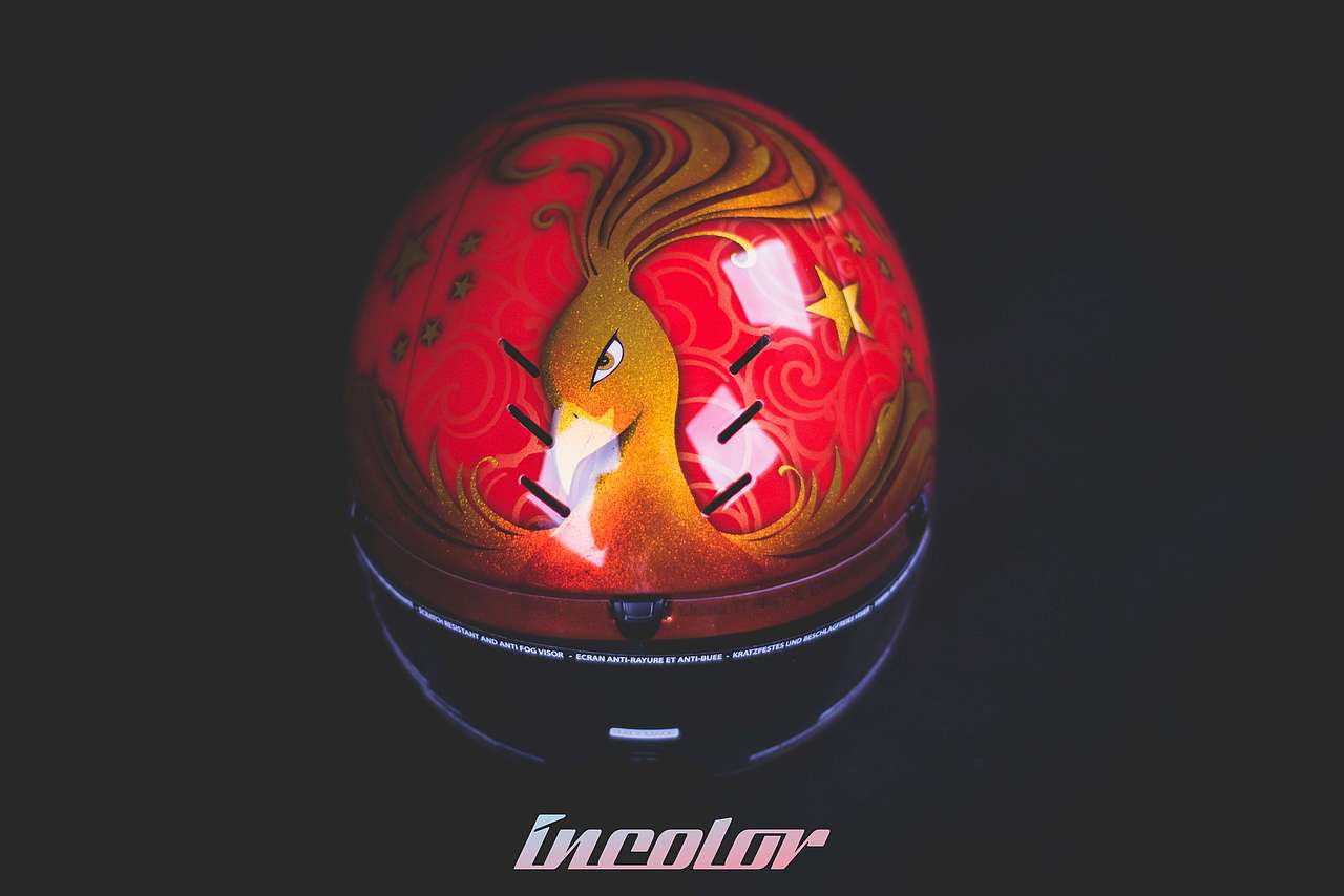 凤凰来仪2018年亚运会场地自行车赛冠军头盔设计