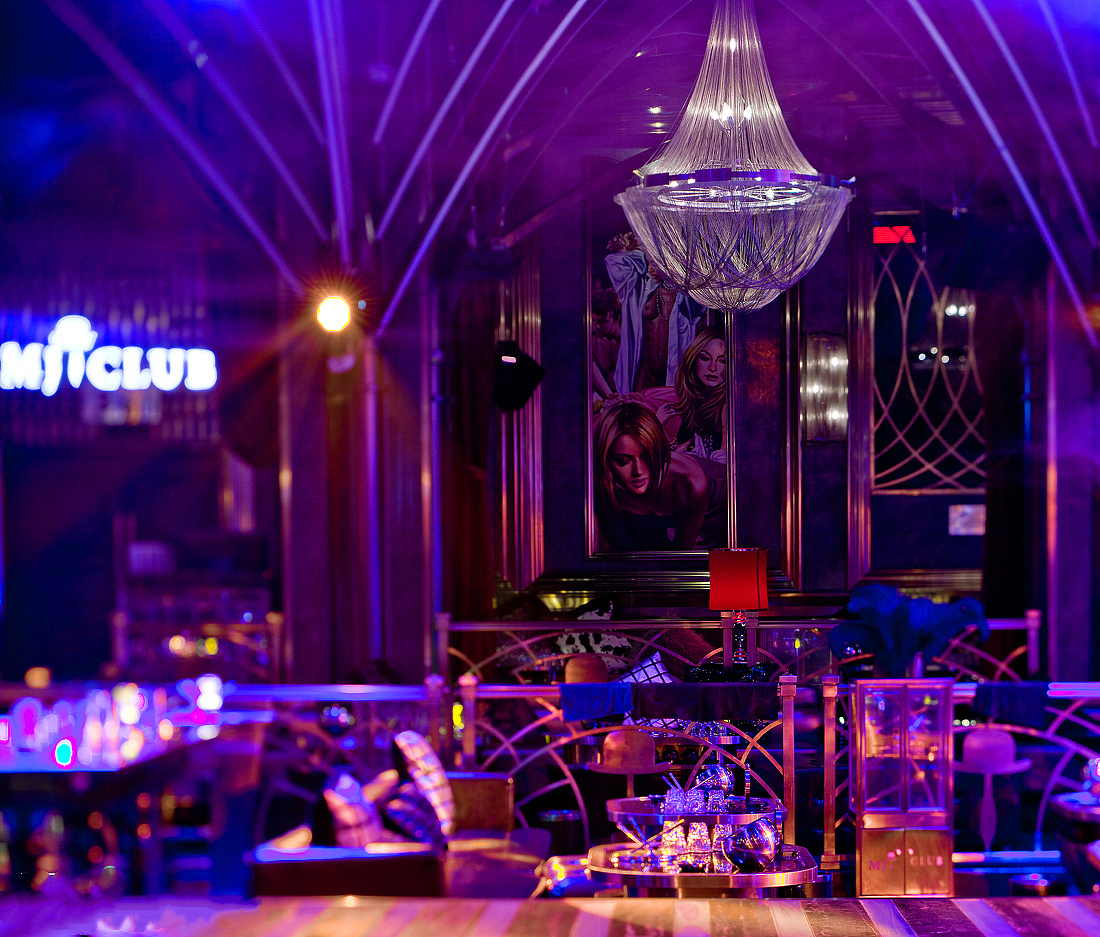 酒吧里的我们,都是彼此的摆渡人