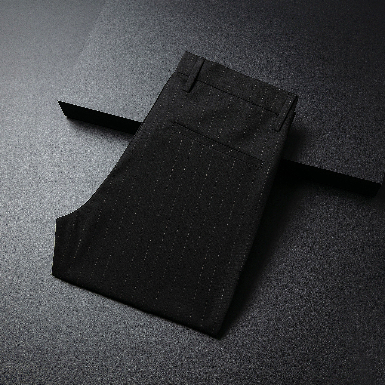 男裤创意图拍摄（图ZMjk1NDIwODAw） - 产品摄影 - 站酷设计师东升摄影工作室原创素材 - 站酷ZCOOL