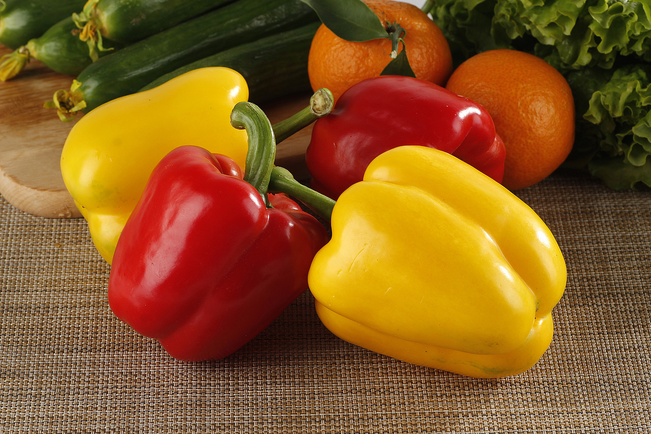 五彩甜椒丨鲜蔬拍摄系列丨飞鸟电商（图ZMTMxODI0MDc2） - 产品摄影 - 站酷设计师陈默工作室原创素材 - 站酷ZCOOL