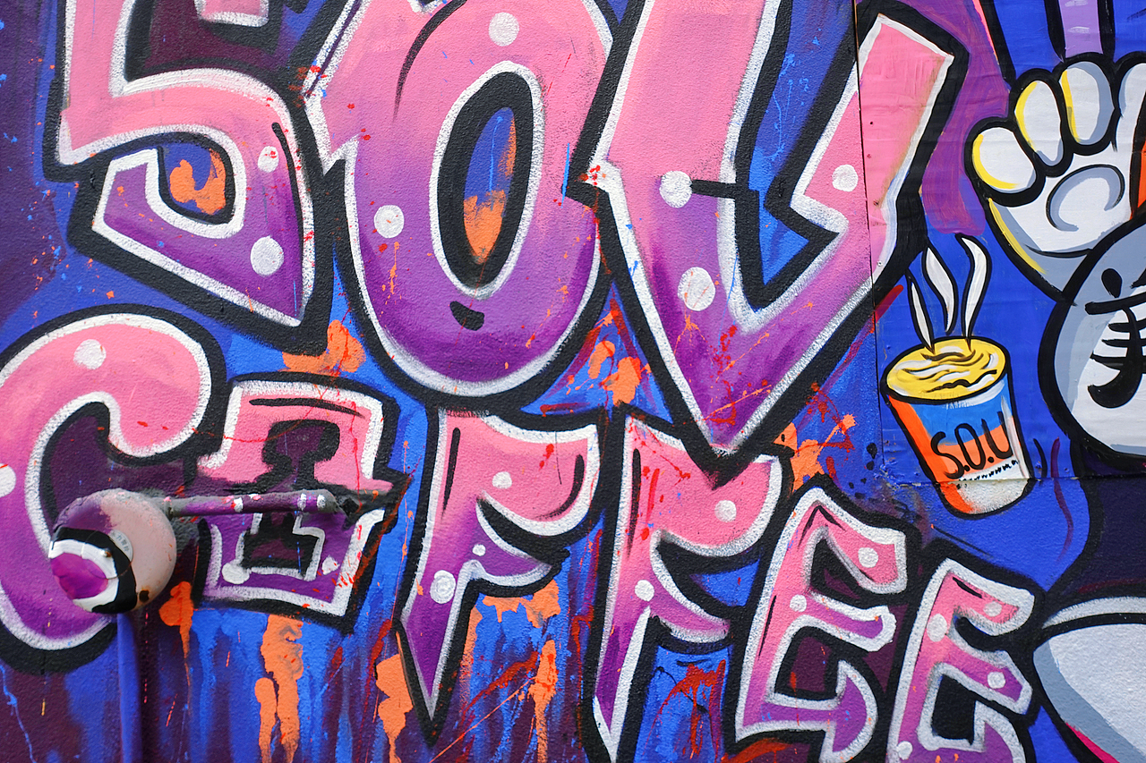 超炫酷的咖啡店赛博朋克风墙绘涂鸦_画墙绘的傻妞-站酷zcool