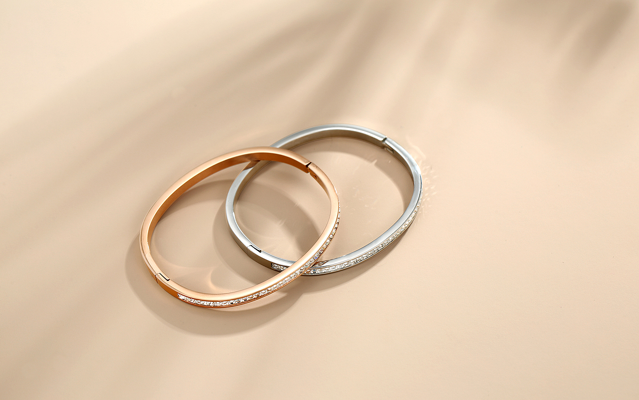 手镯  白金  18K金   镶钻手镯  场景图   首饰   手镯