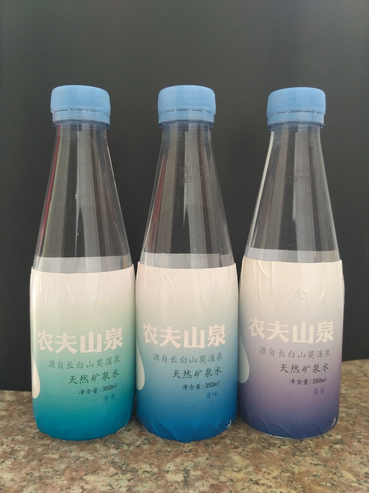 农夫山泉 矿泉水（图ZMTEzMTU1NjI4） - 包装 - 站酷设计师饶饶112原创素材 - 站酷ZCOOL