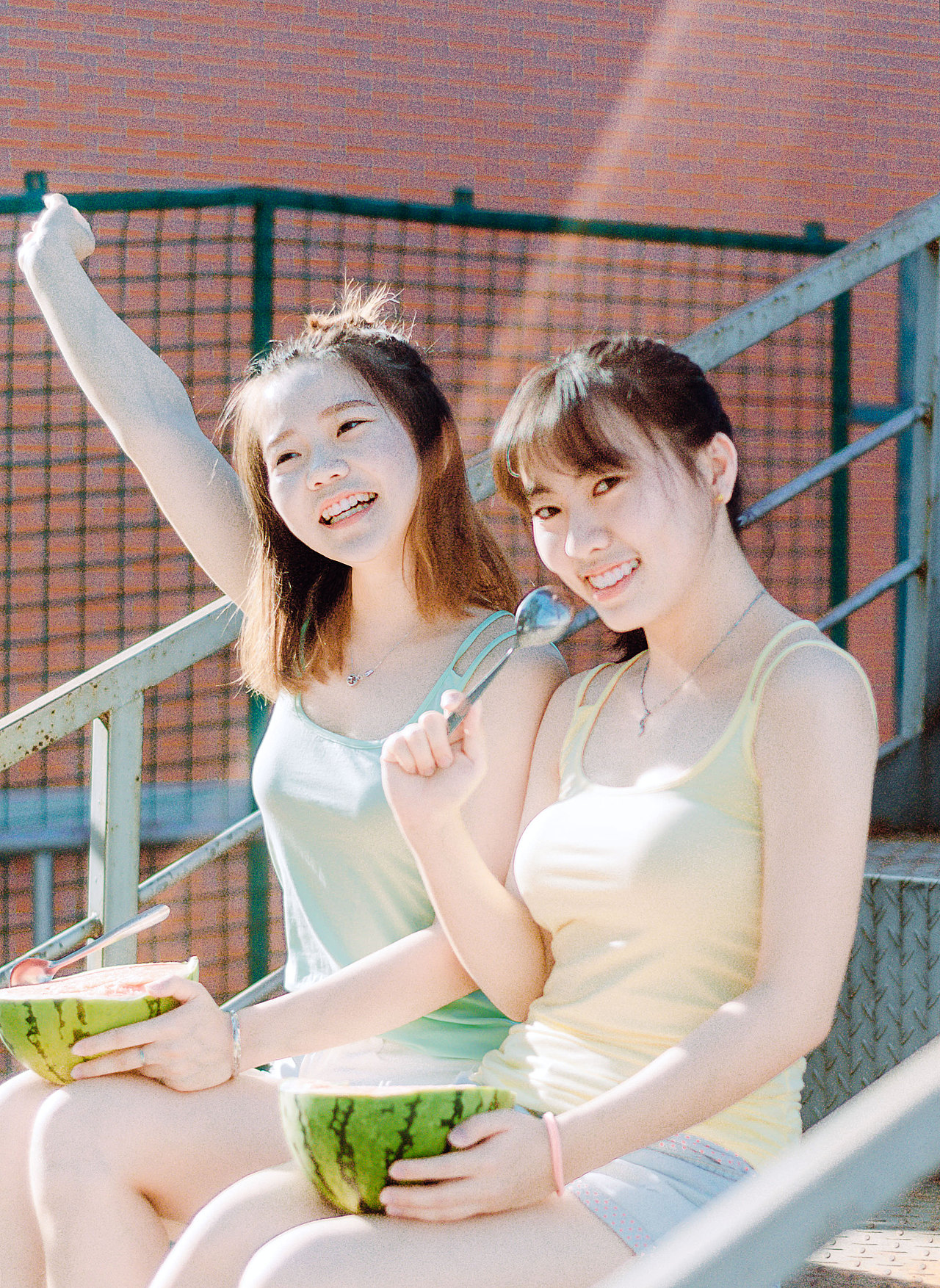 闺蜜（图ZMTE0NjY3NDIw） - 人像摄影 - 站酷设计师唐小满原创素材 - 站酷ZCOOL