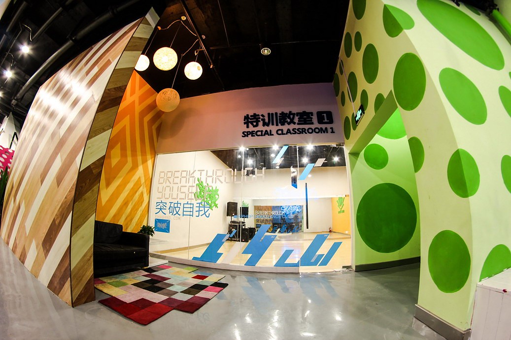 嘻哈帮街舞 2013店面升级设计!