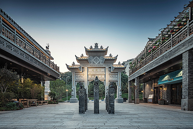 利用"高差"天然地势,重庆弹子石老街设计成商业范例