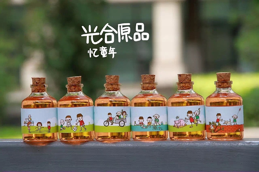 光合原品6月童年季，漫画限量款小酒套装。
酒体为无勾兑红高粱白酒