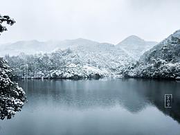 官山雪 池塘边