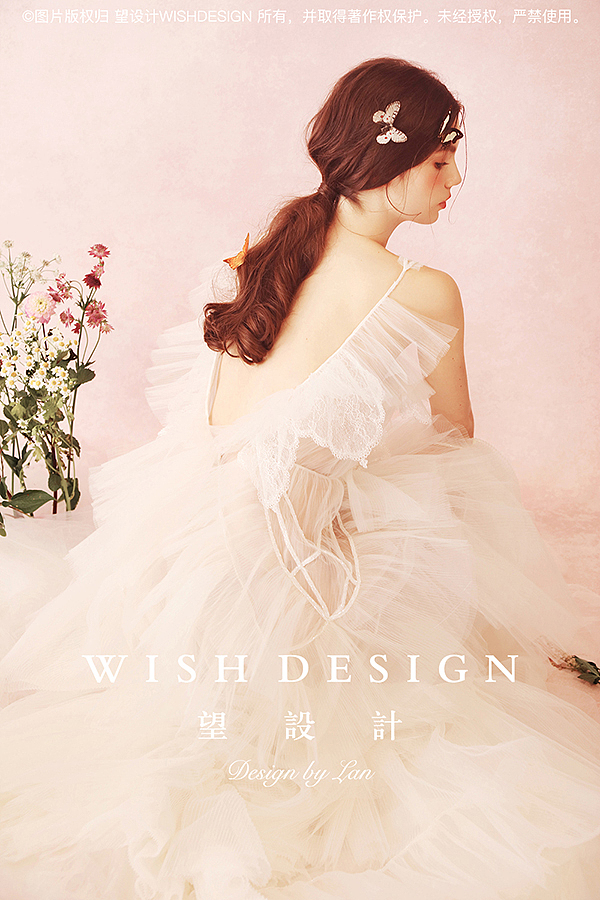 去年设计这款“月历女孩”时我已有身孕,但不妨碍少女心的燃起。像小蝴蝶扇动翅膀,流连于花丛中。穆夏创作了很多少女主题的月历,喜欢作品中青春浪漫的氛围。在我们拍摄时,虽已入深秋,但为营造气氛布置了大量鲜花。