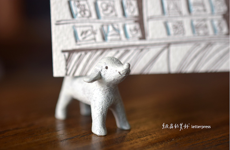 梦想照进现实,当自己的第一家实体店开在自己设计的书店里。@纸品的美好凸版社 letterpress