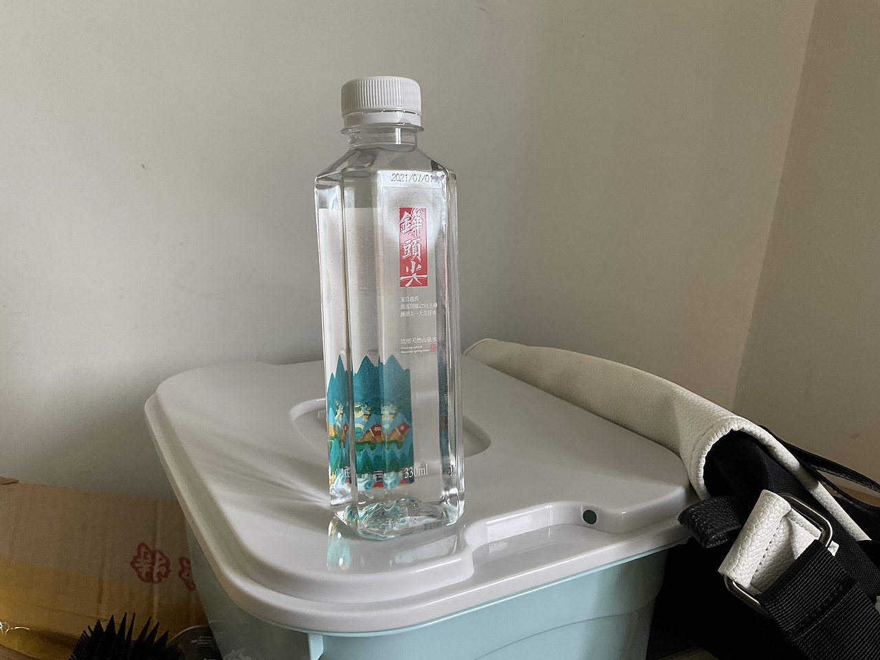 关于彝族新村的插画