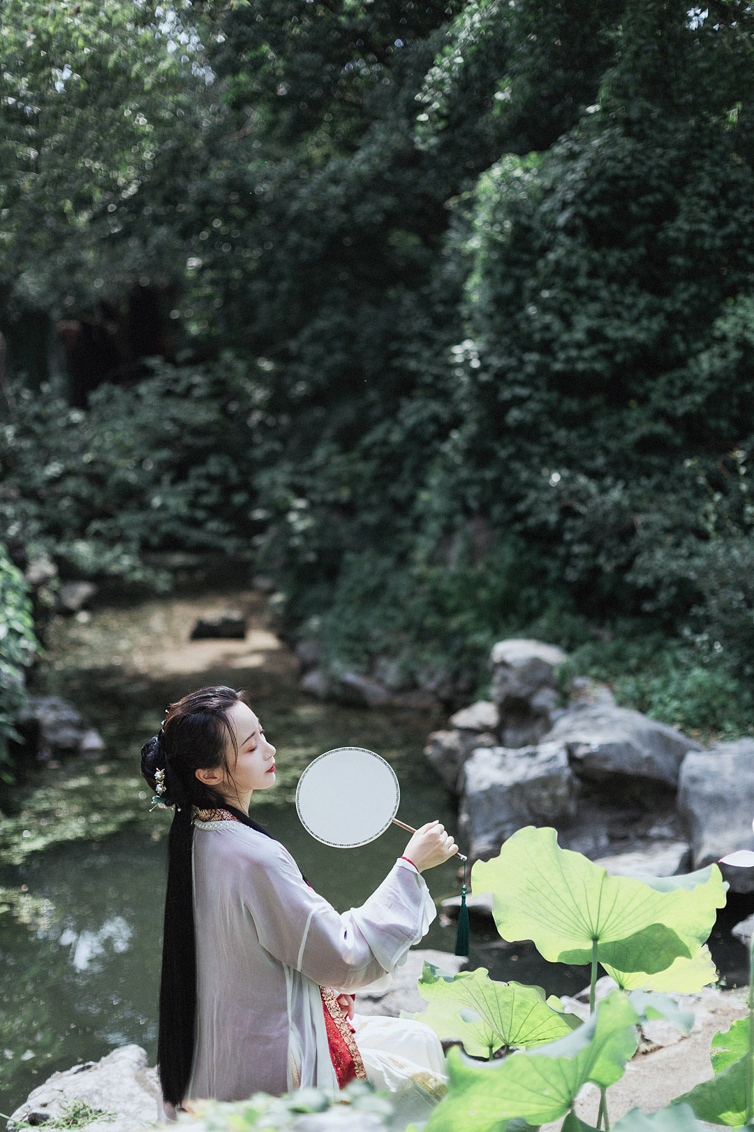 策划:@麦燕photo摄影:@_布衣圣贤汉服:@飞竹柴妆造:@-又又酱-出镜:@九