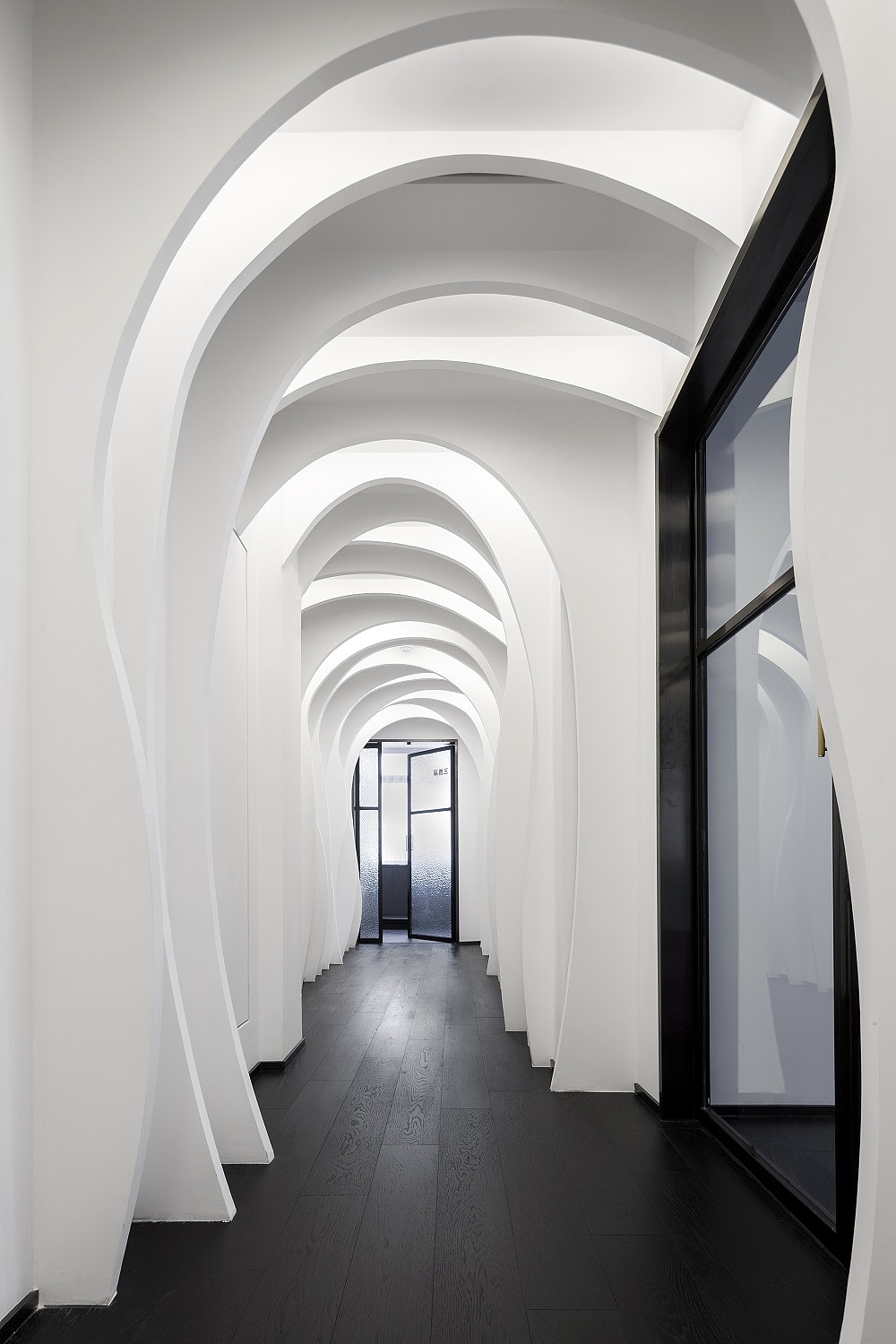 艺科设计匀质秩序与清晰建筑节奏的青岛瑜伽空间设计