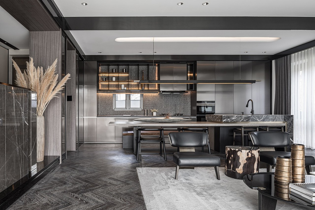 唐忠汉:560㎡大地灰别墅,用设计感知空间生命力