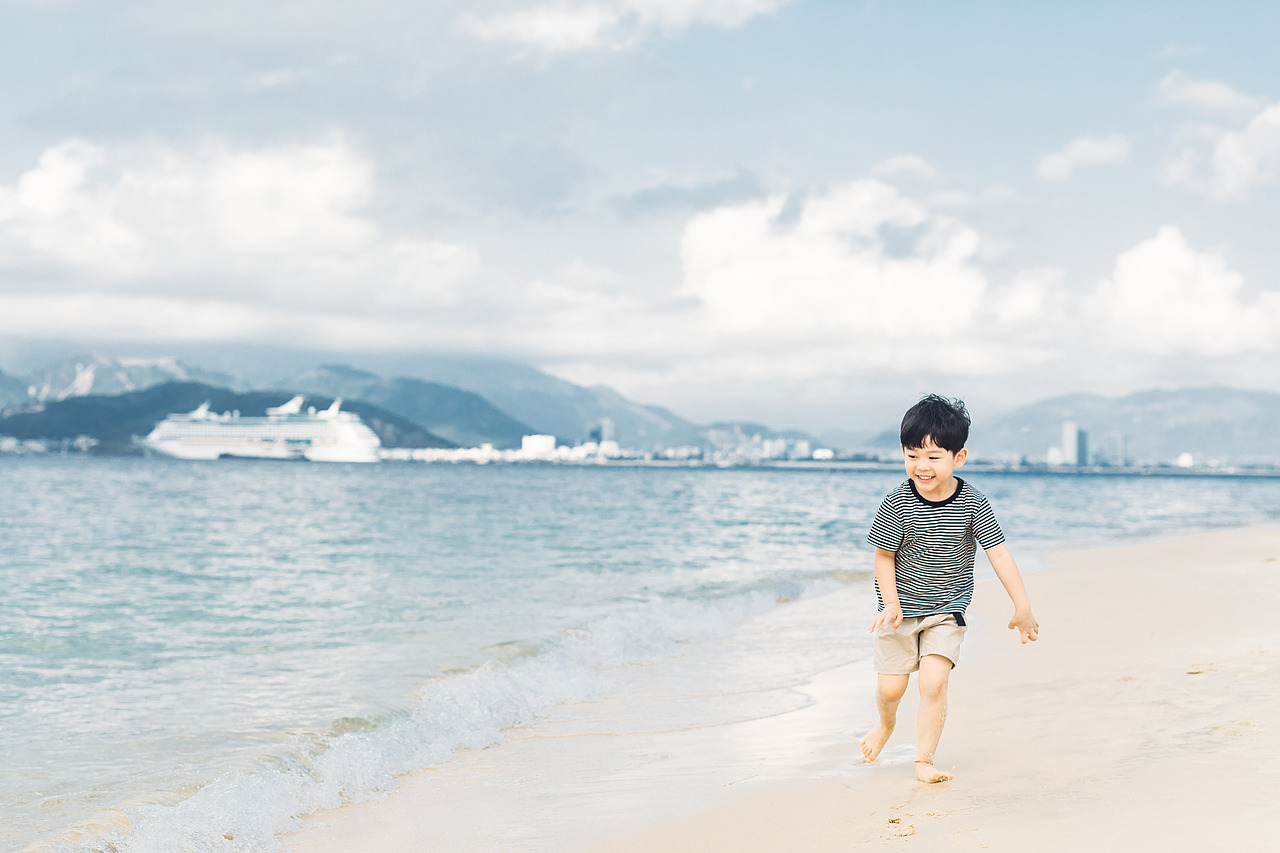 和海一起奔跑的孩子