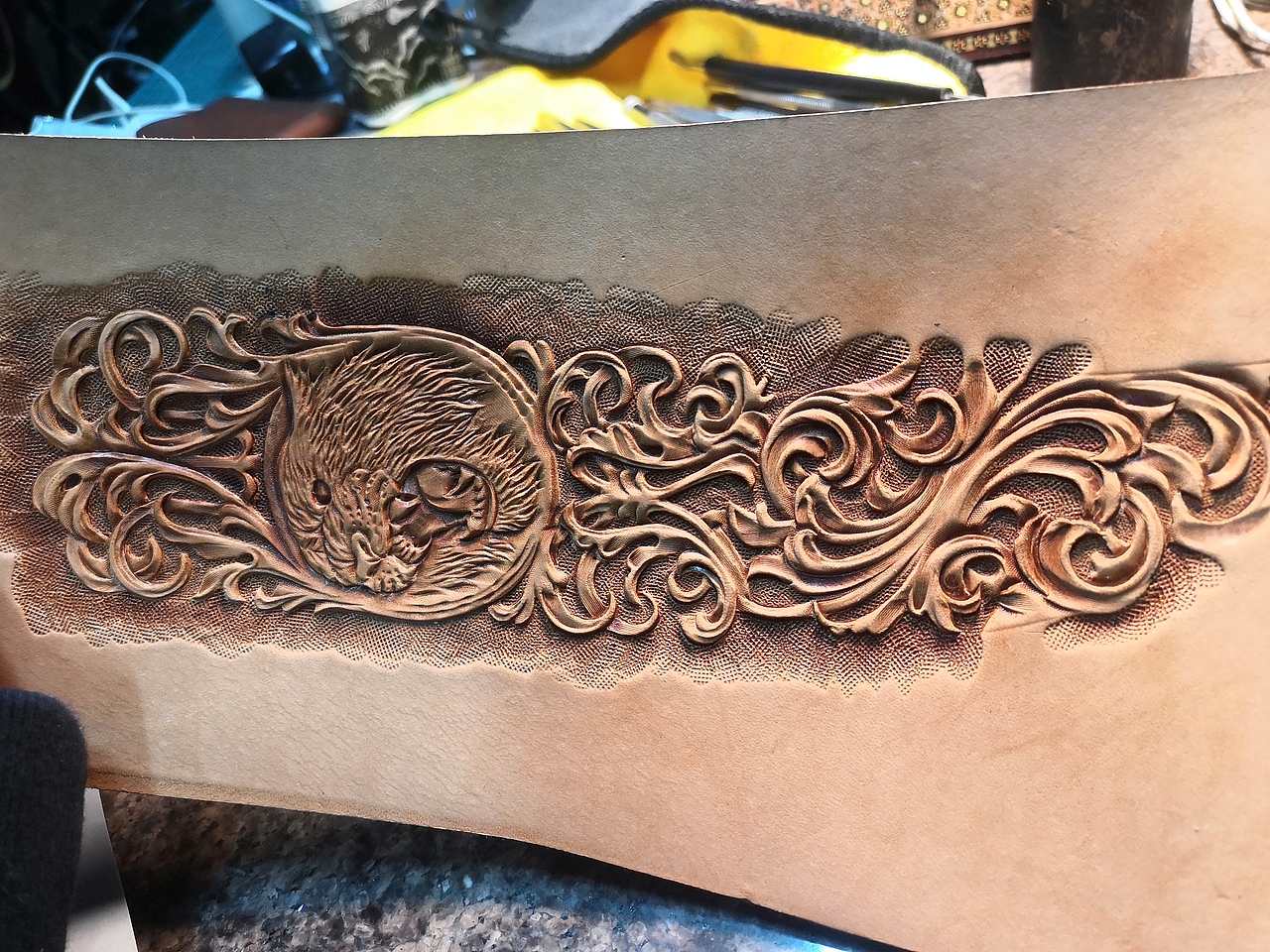 孟璐璐皮雕工作室出品~虎头猎刀