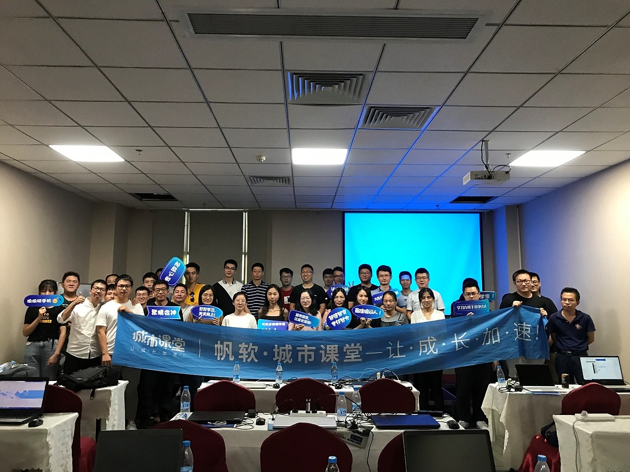 视觉设计：APP高保真原型交互设计（图ZMzUyNzk4OTA0） - 人像摄影 - 站酷设计师黄中立LV视觉映像原创素材 - 站酷ZCOOL