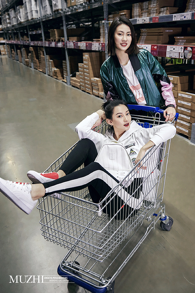 德国运动品牌「PUMA」商业街拍大片