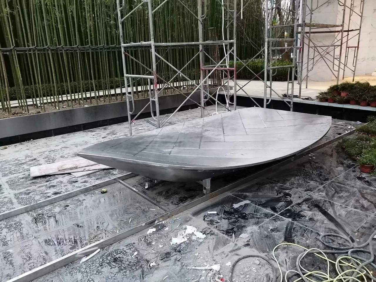 银川售楼部水景雕塑 手工锻造不锈钢一叶舟雕塑 抽象船（图ZMzE2ODYzNDUy） - 雕塑 - 站酷设计师塑景雕塑原创素材 - 站酷ZCOOL