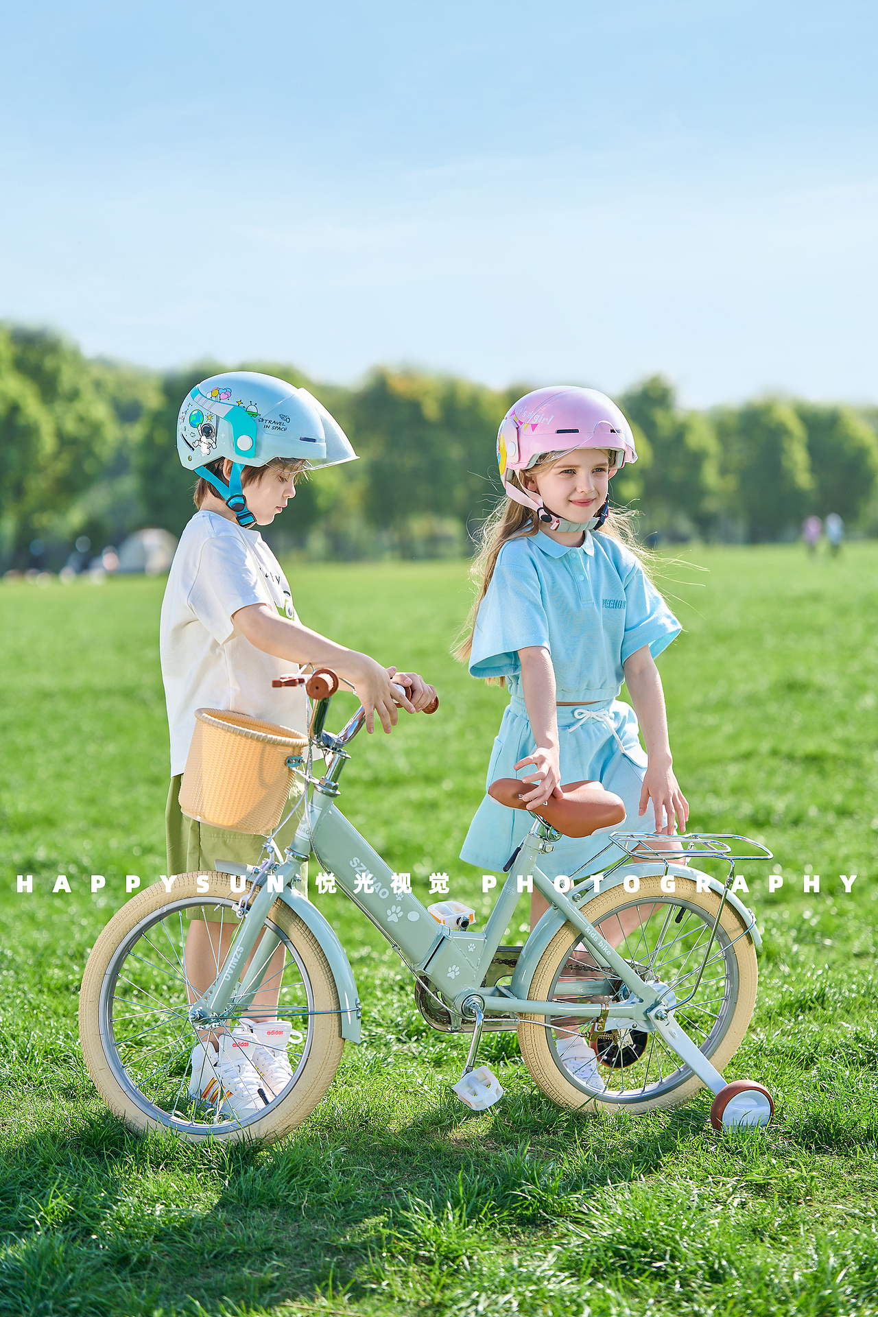 纽维儿童头盔▕ 电动车头盔拍摄 X HAPPYSUN（图ZMzY4MzkxNTE2） - 产品摄影 - 站酷设计师悦光视觉原创素材 - 站酷ZCOOL