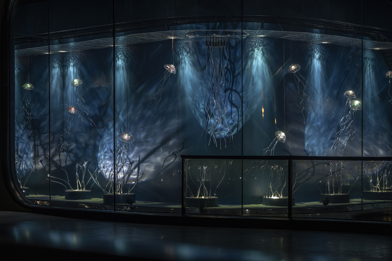 光与影的完美结合全国唯一玻璃艺术橱窗亮相成都SKP-S